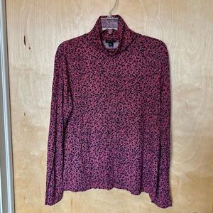 Light and fun Ann Taylor long sleeve turtleneck shirt.